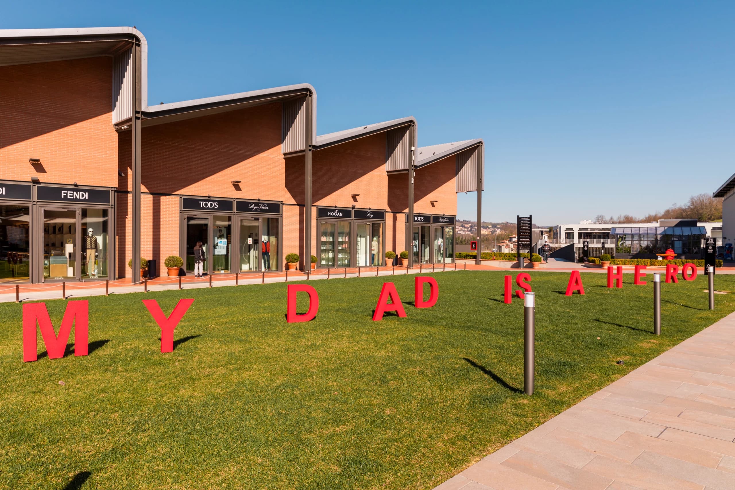 THE MALL  - Image 17